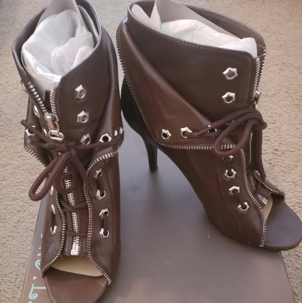 N.Y.L.A Frissy booties